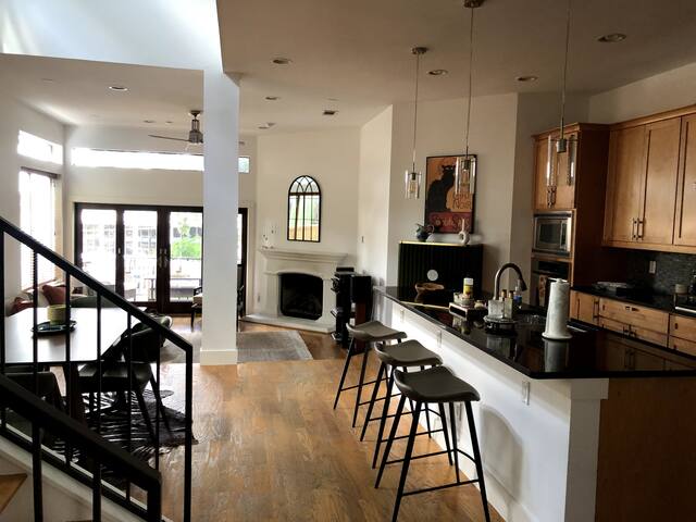 Austin 3-bedroom gem in the heart of S. Congress gallery image 5