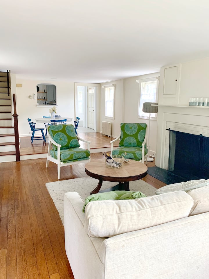 Walk To Beach & Ferry: Ac + Private Yard - Woods Hole, MA