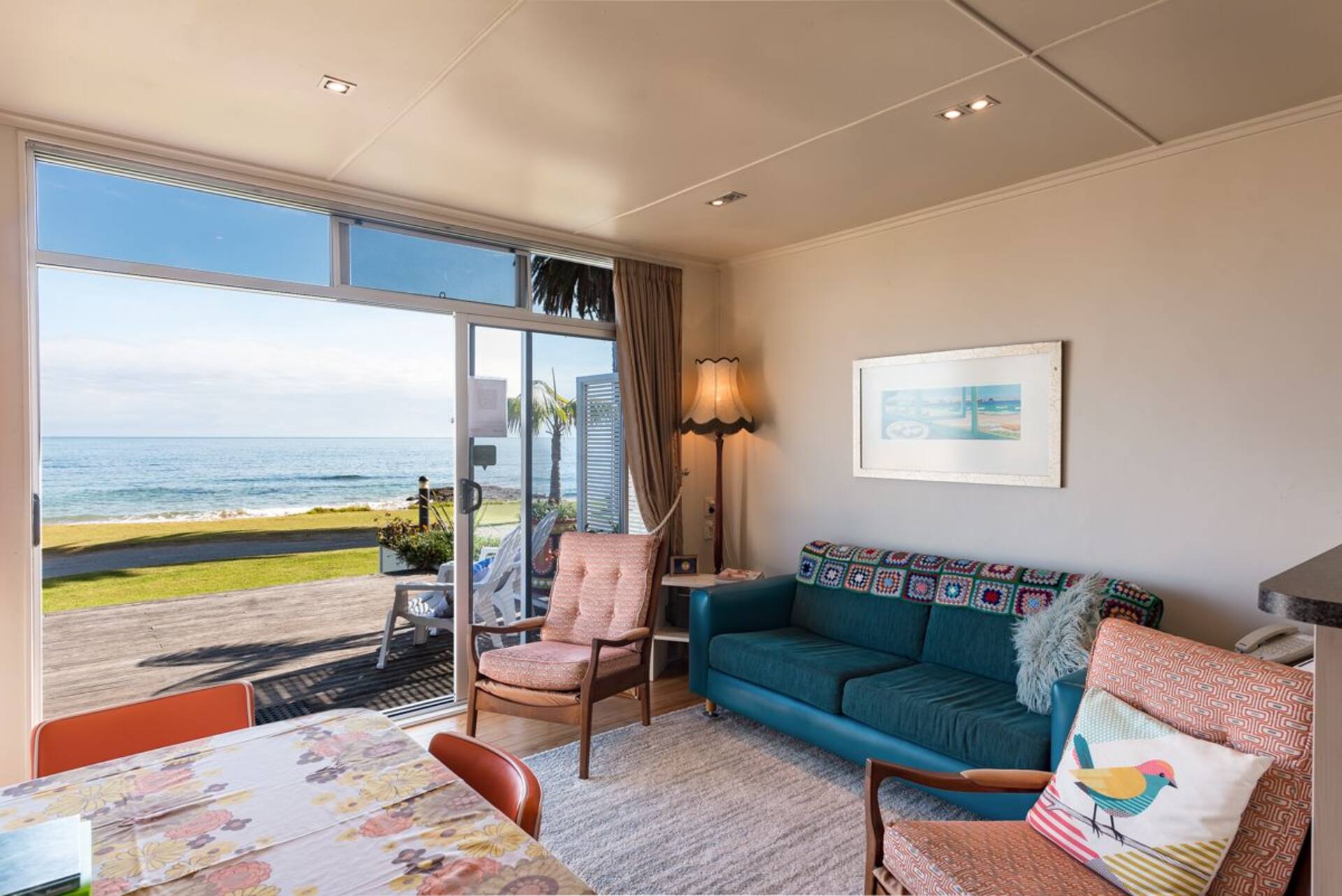 Pacific Blue - Beachfront 2 Bedroom Luxury Bach