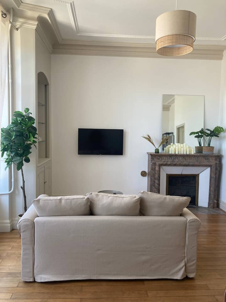 Blois Beautiful apartment in a historic home Apartments for Rent in