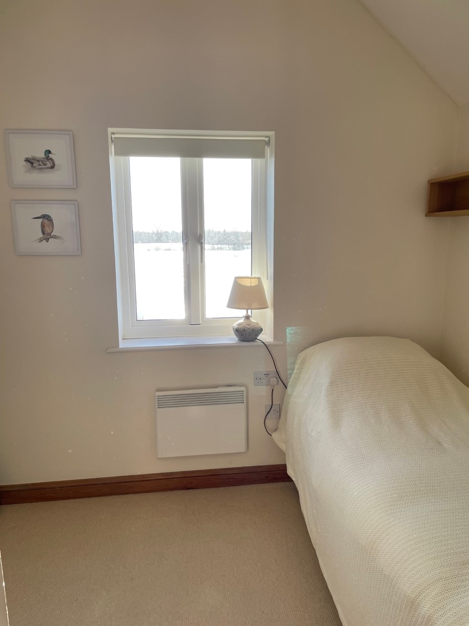 Dhomë gjumi teke me pamje nga laguna e Somerfordit