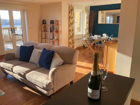 Popular Airbnb listing: Holiday cottage inc spa access in Somerford Keynes in Somerford Keynes