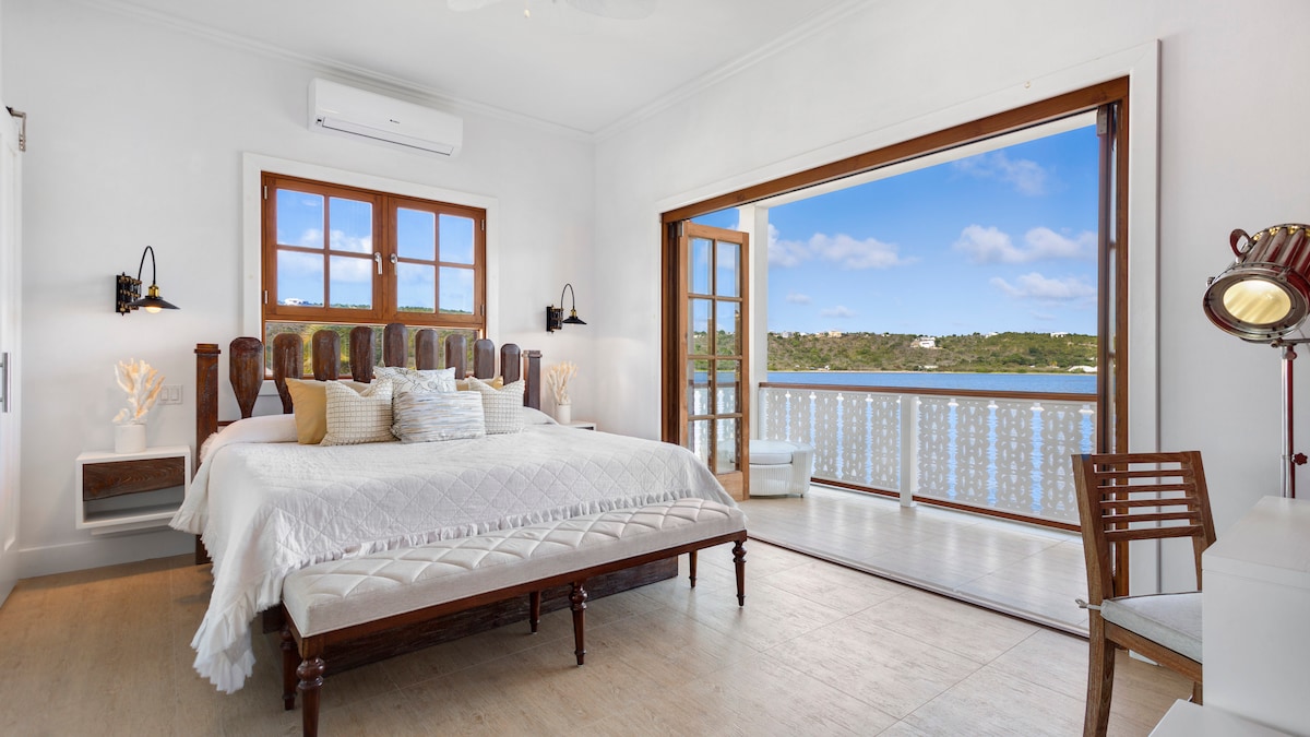 Chumba cha kulala #2: kitanda cha ukubwa wa mfalme, dawati, sehemu ya kukaa ya nje