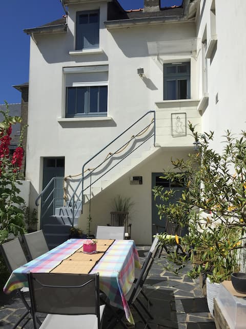 Top performing Airbnb: Independent apartment in Saint Méloir Des Ondes