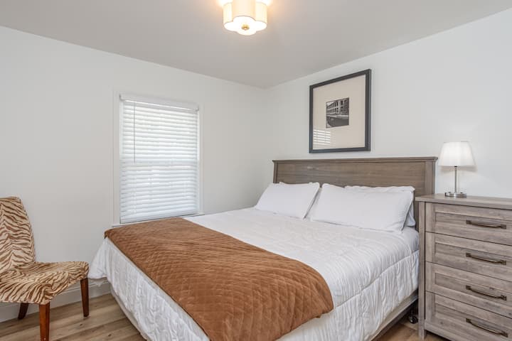 Cute 3 Bedroom Suite -Close To Downtown Greenville - Greenville, SC