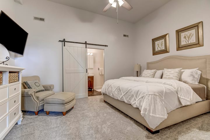2nd Master bedroom with King bed