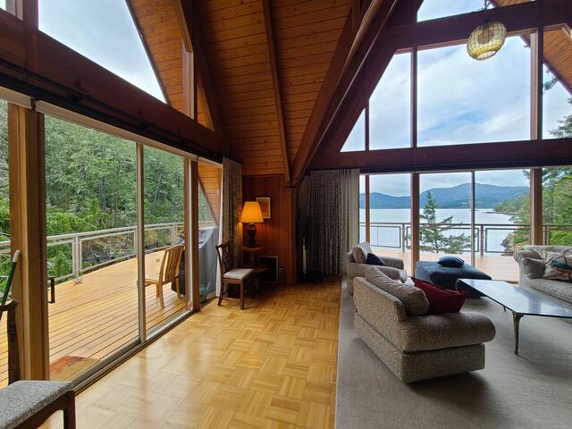 Sunset Cove – a cozy & quiet waterfront A-Frame gallery image 4