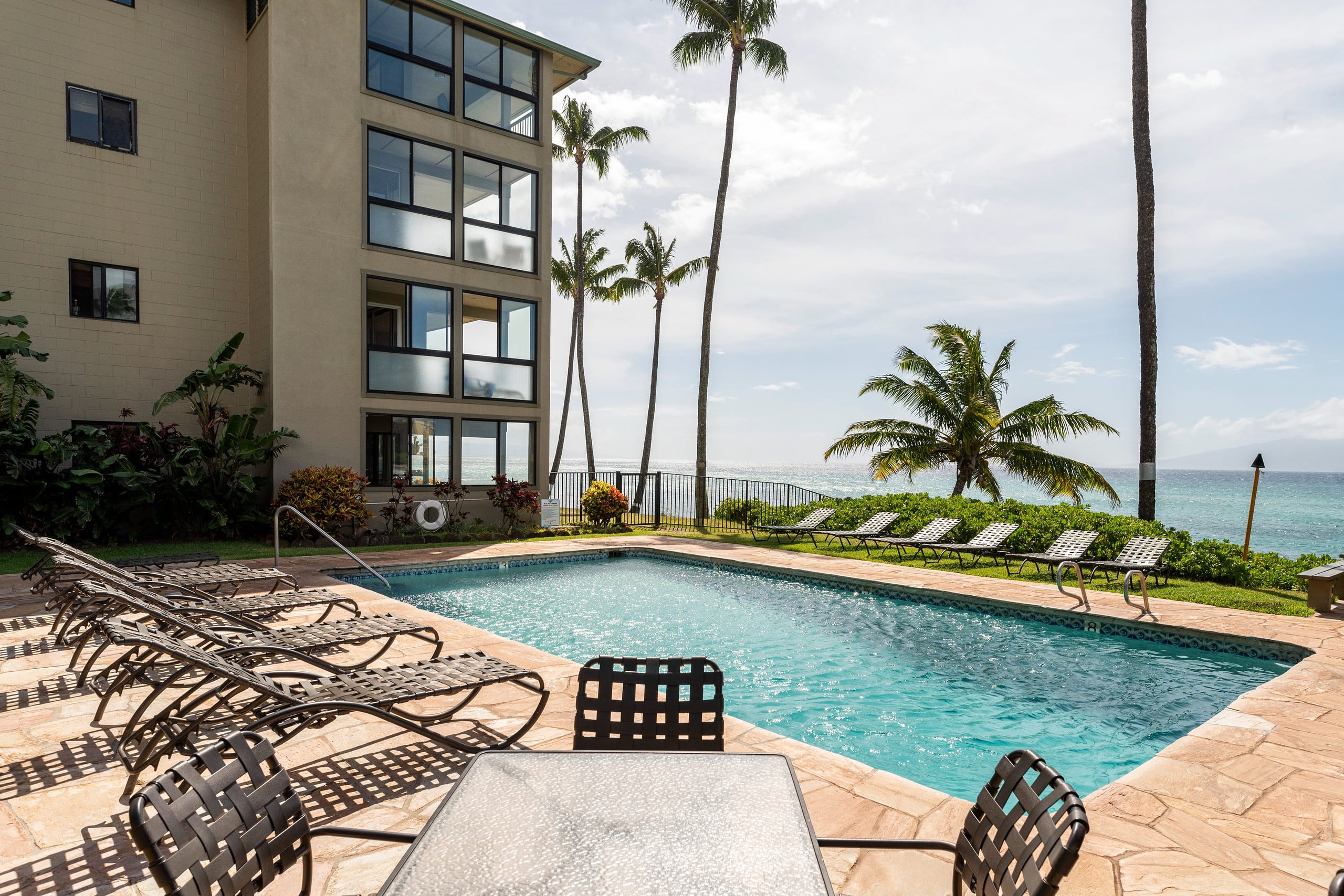 180* Oceanfront View w/ AC!  Remodel+2Pools+Clean - Image 18