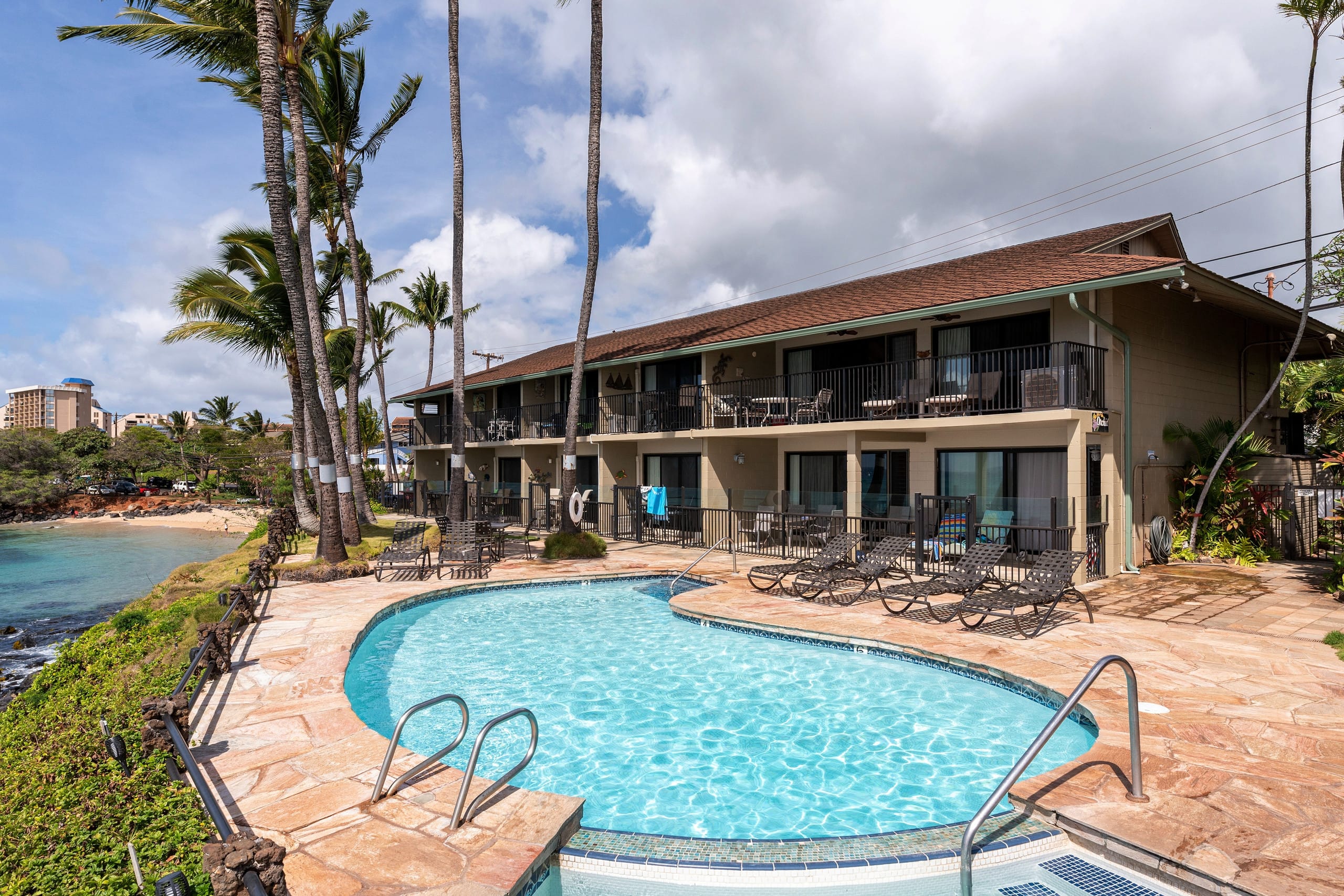 180* Oceanfront View w/ AC!  Remodel+2Pools+Clean - Image 10