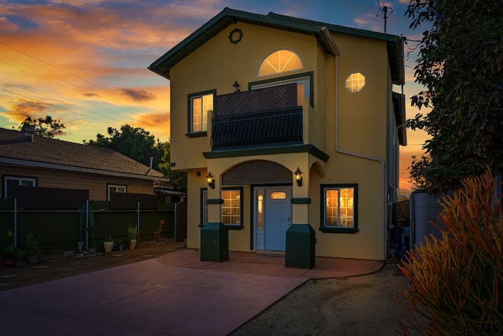 Stylish & Spacious Home Near Downtown & Beaches