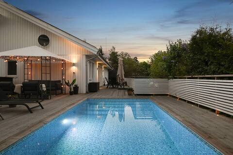Enplansvilla med pool