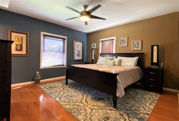 Glavna spavaća soba: bračni krevet (180x200) u Kaliforniji.