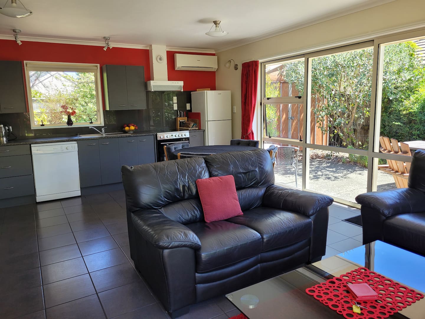 Private Garden Haven With No Cleaning Fee 5