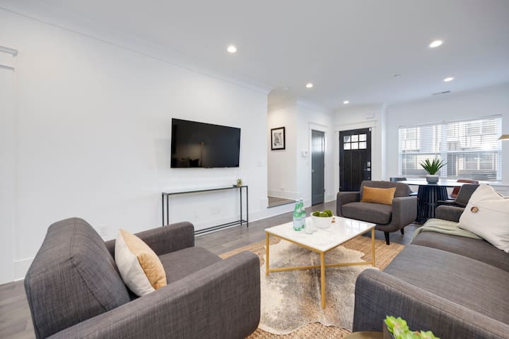 Beautiful Townhomes! Two Units With Outdoor Patios