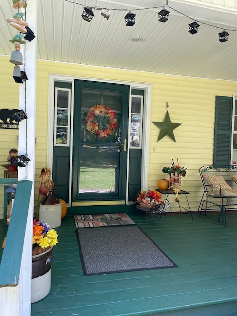 Spacious 3 bdrm home w/porch, private deck & more