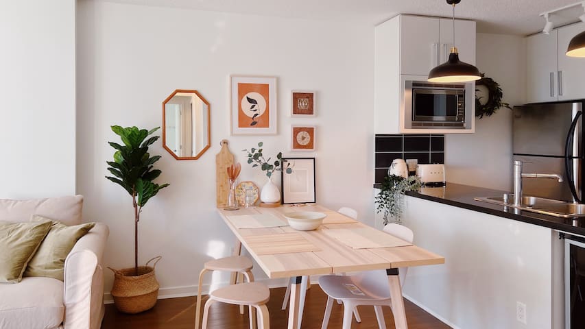 DT 3BDR/AC/Pool/Gym/Parking/Best Location