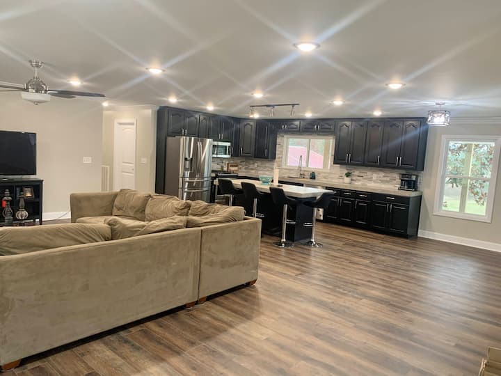 Cozy, open floor plan 3 bedroom house. Houses for Rent in Cullman