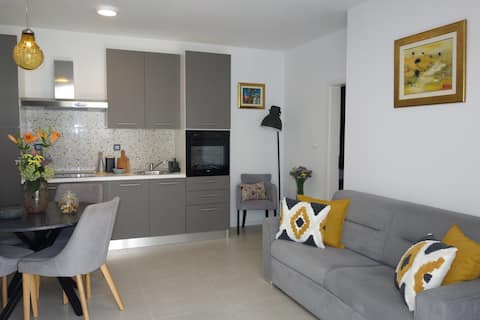 Top performing Airbnb: Garden Oasis w/ Private Entrance & Terrace/Parking in Mokošica