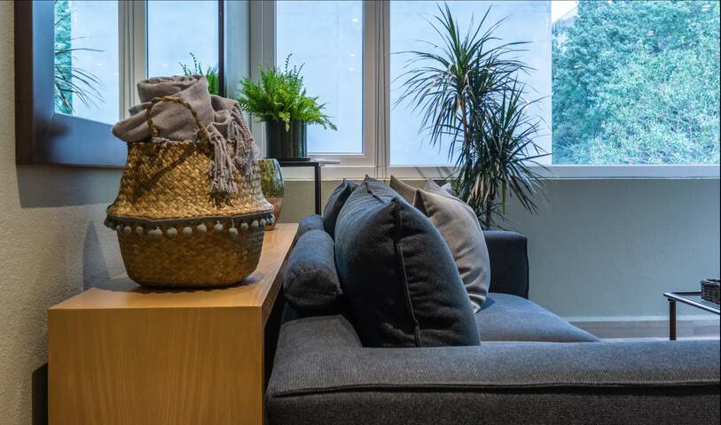 Brand New Apartment | Next to Ritz Cartlon gallery image 4