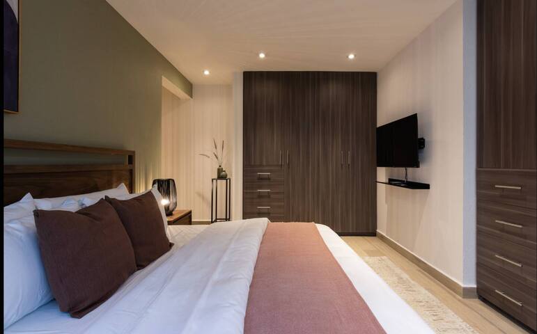 Brand New Apartment | Next to Ritz Cartlon gallery image 2