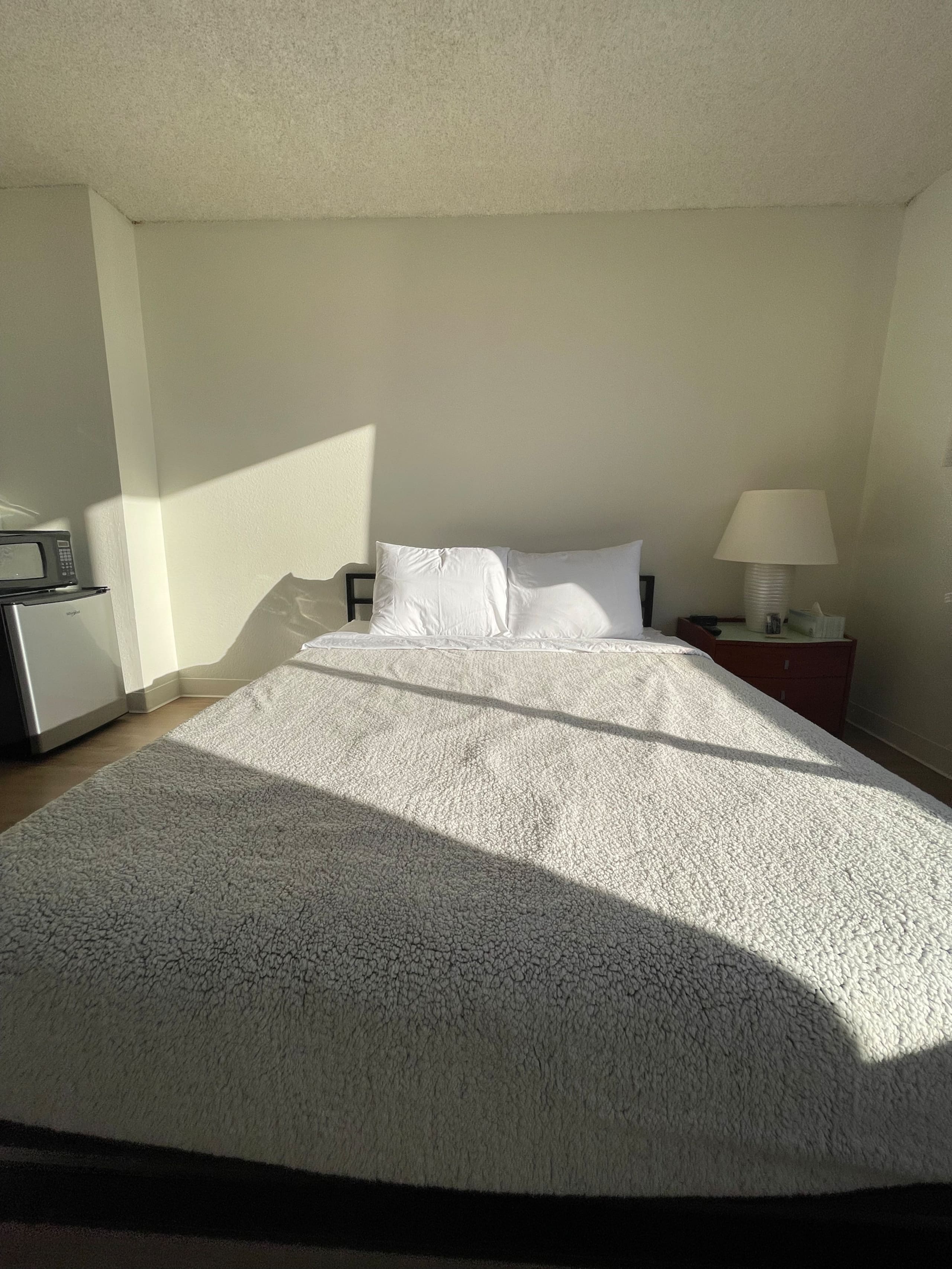 Condo in Honolulu · ★4.88 · 2 bedrooms · 2 private baths - Image 8