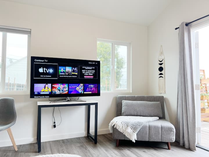 Newly Built, Charming Studio Centrally Located. - San Diego, CA