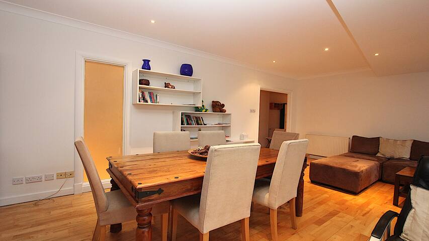 2 bed Central London apt in Fitzrovia gallery image 3