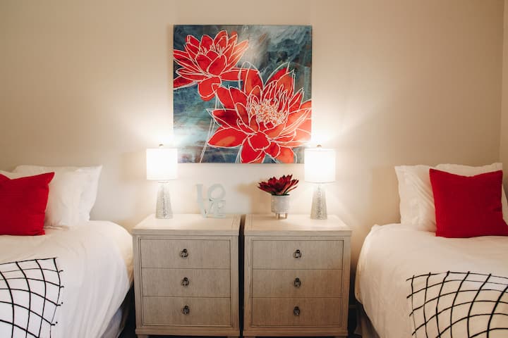 เตียงแฝด 2 หลังในห้องที่ 2