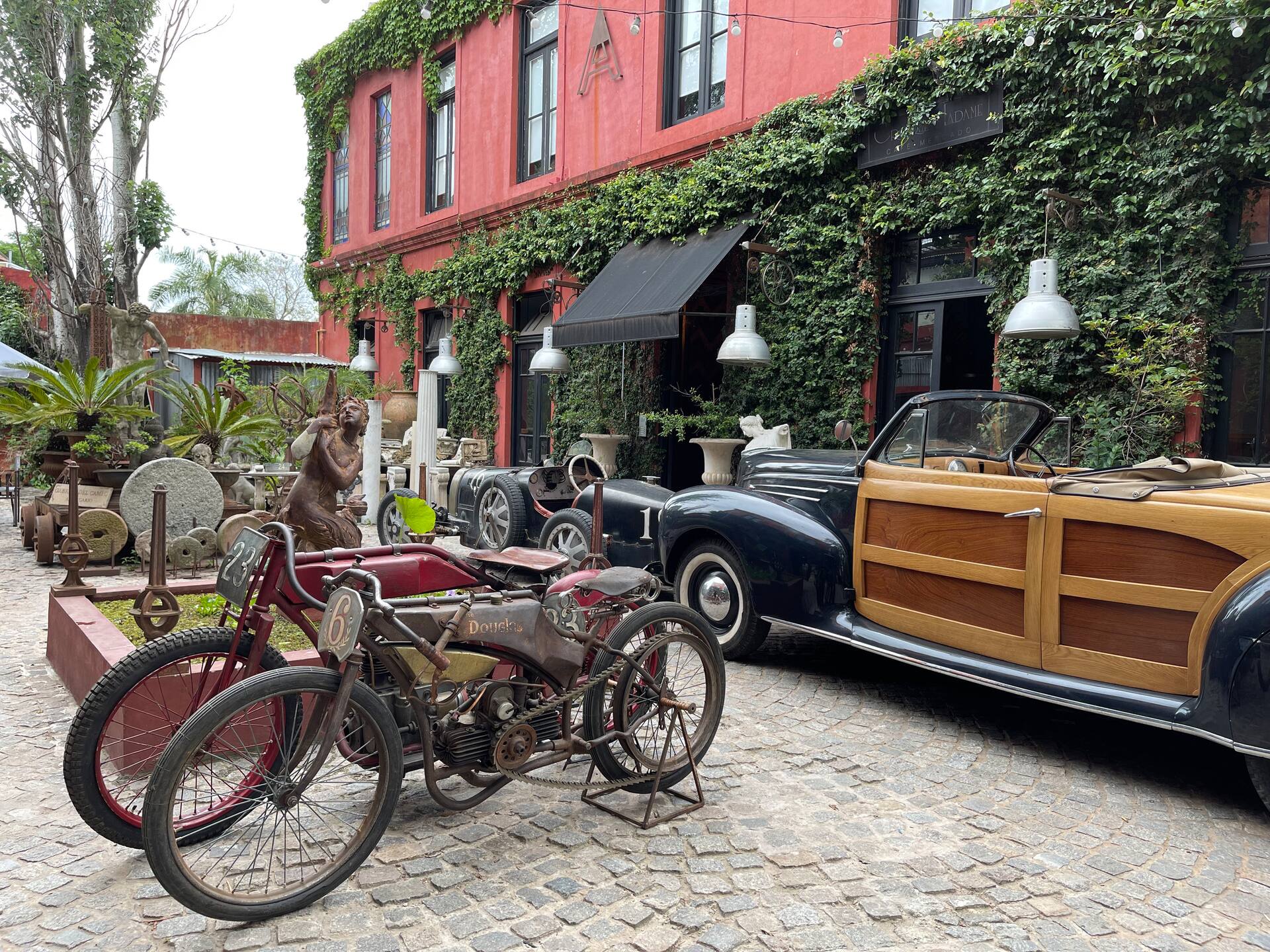 Apartment in an Antique Dealer's House VI