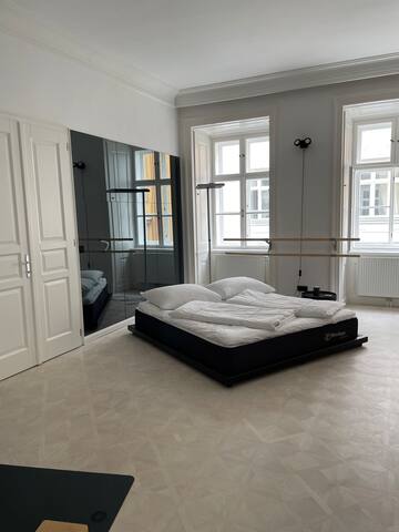 Prinz Eugen – City Apartment Downtown Vienna gallery image 5