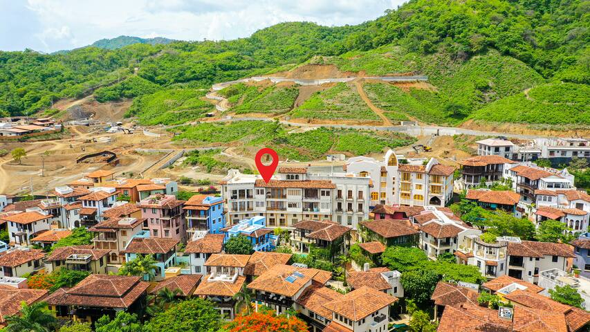Las Catalinas Oceanview Condo, 33 Plaza Central