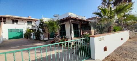 House with 3 daughters