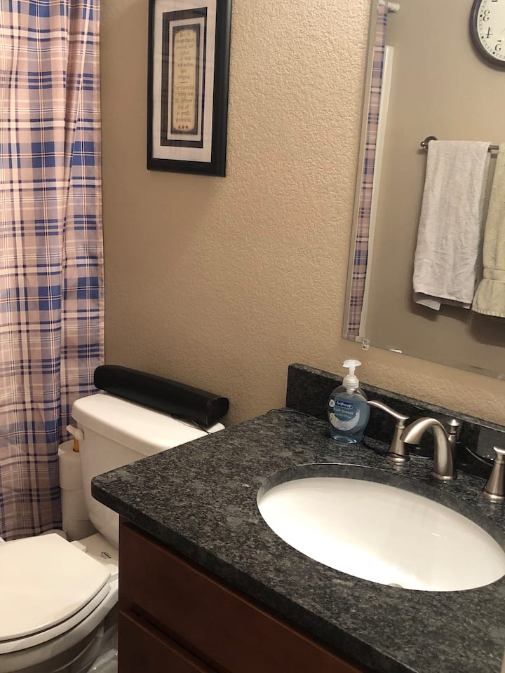 Private room. Quiet neighborhood. Great location