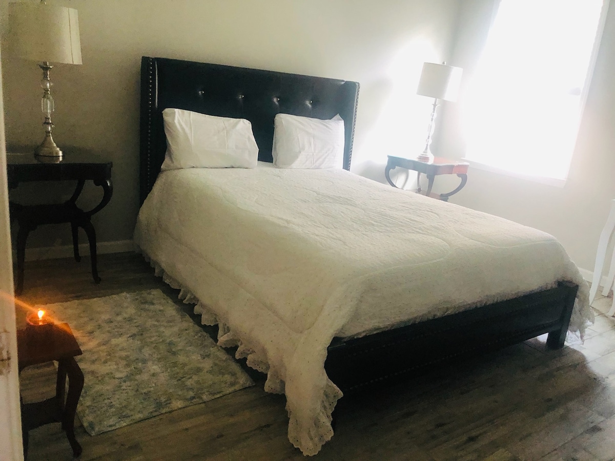 Dianes Palace:one bedroom bed & Breakfasts.