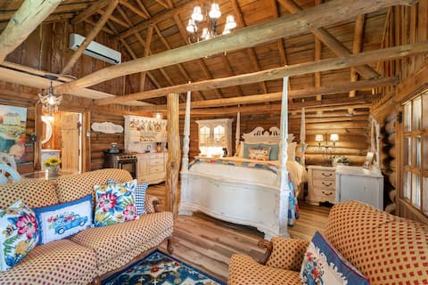 Successful Airbnb property: Log Cabin/100 acres/Charming/Wifi-Happy Hound in Fort Smith