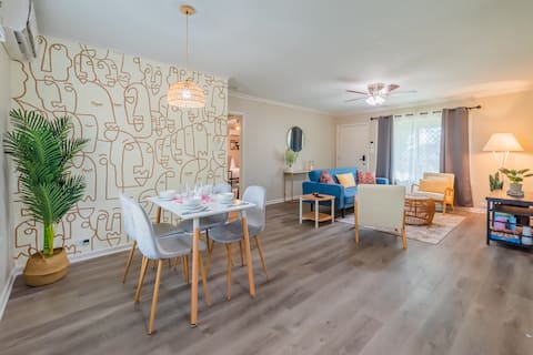 Popular Airbnb listing: Homey 2 bed near Downtown with projector & firepit in Greater Dellview