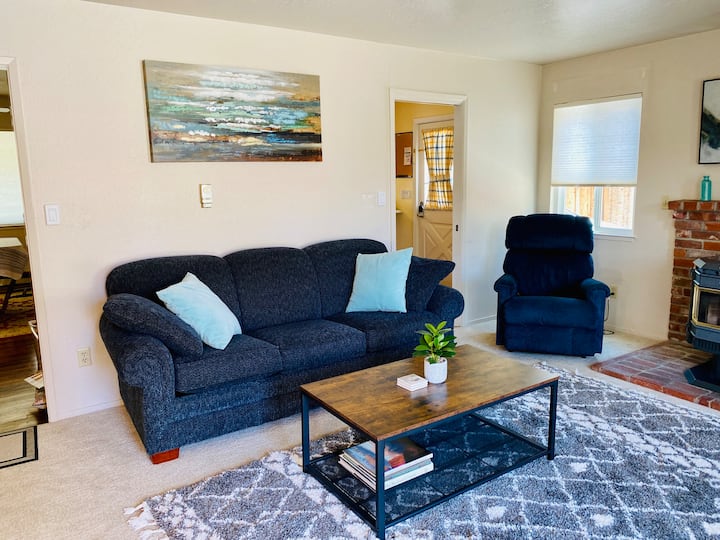 Large Home In Palo Alto, 5 Bedrooms, Pool - Mountain View, CA