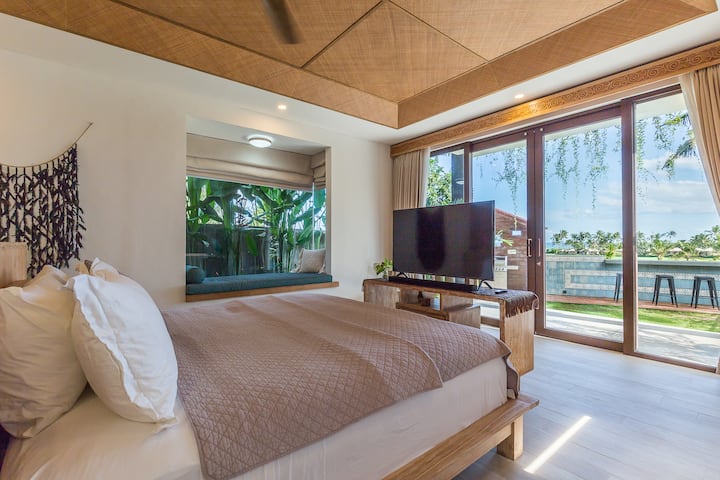 ห้องนอนชั้น 1 พร้อมที่นั่งริมหน้าต่าง