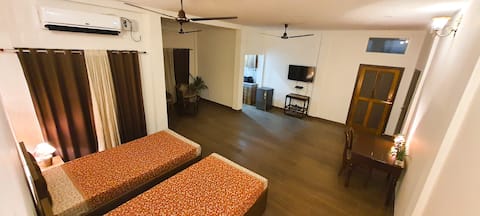 Spacious Studio Apartment/King Bed/Free Breakfast