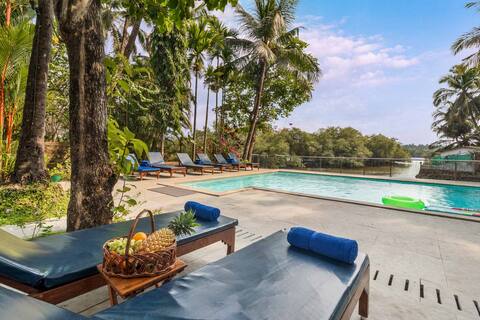 Lux casa saipem with Pvt pool, riverview, lawn!