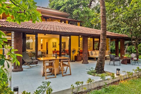 4BR, Wi-Fi, Pool - StayVista at Casa saipem @Goa
