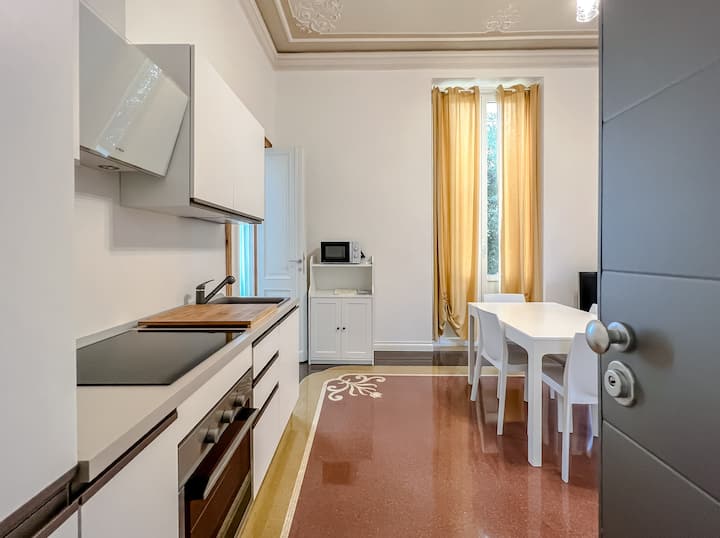 Appartamenti In Villa Del '900 (B) - Varazze