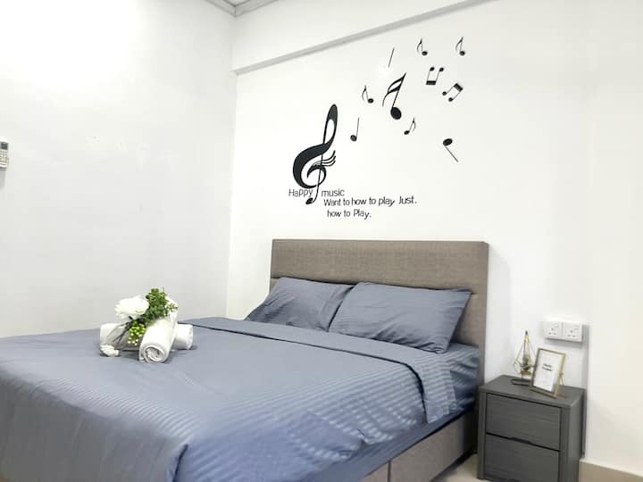 Chambre 2:
1 lit Queen Size 