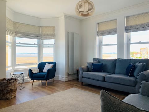 Top performing Airbnb: Beautiful 3 bedroom, sea view apartment in Morecambe