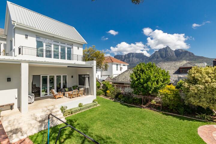 Spacious, modern home in leafy Rondebosch gallery image 3