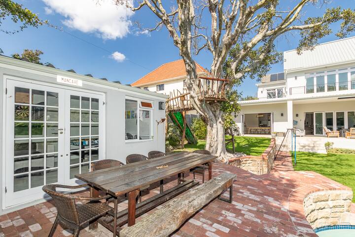 Spacious, modern home in leafy Rondebosch gallery image 4