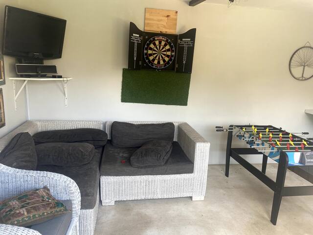 Spacious, modern home in leafy Rondebosch gallery image 5