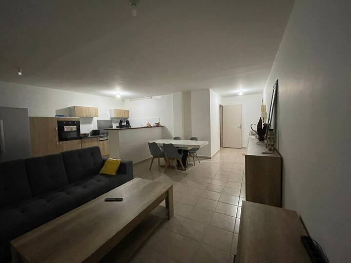 Cp204 - Appart 2 Chambres Plein Centre, Terrasse - Mayotte