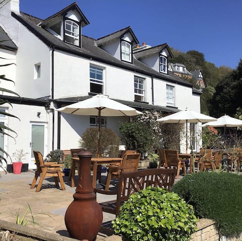 Spacious Georgian Farmhouse and garden, Ilfracombe