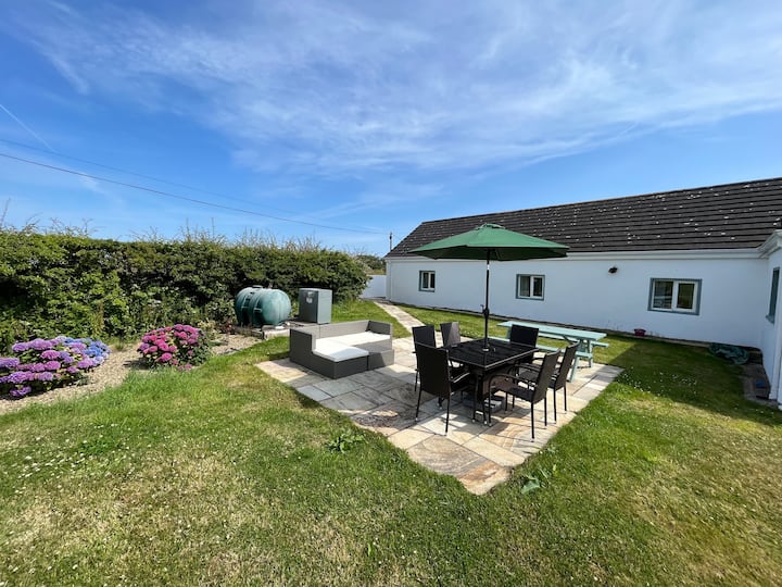 Delightful 3 Bedroom Farm Cottage by Dunmore East Cottages for Rent